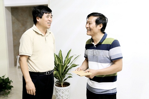 致以節(jié)日問候　送去企業(yè)關(guān)愛    公司領(lǐng)導慰問困難退役軍人